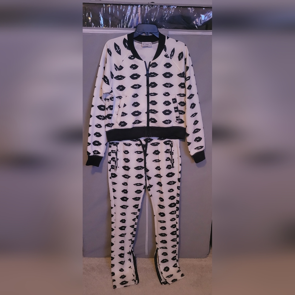 Ladies Dressy Jogger Set- Lip Pattern - Black and White